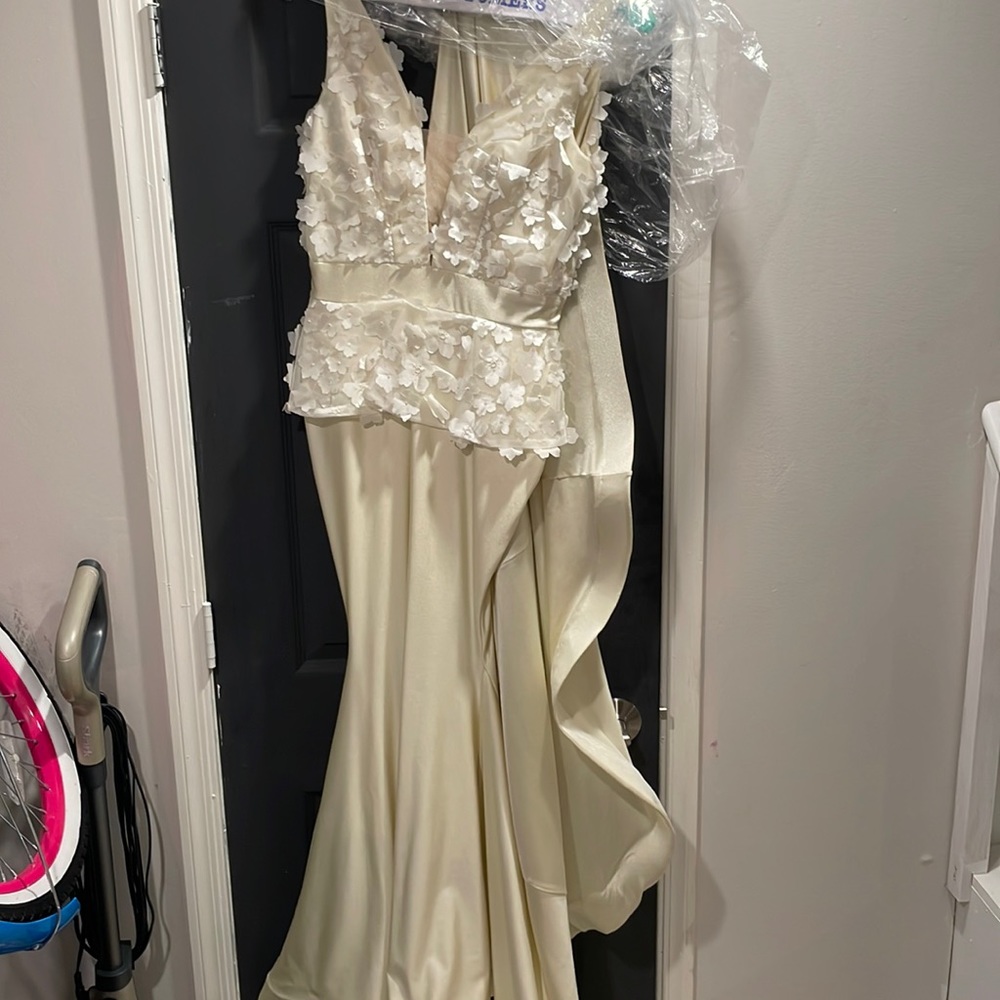 Jessica angel # 455 ivory dress size s